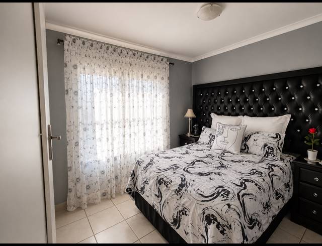 2 BEDROOM TOWNHOUSE FOR SALE IN STAALRUS